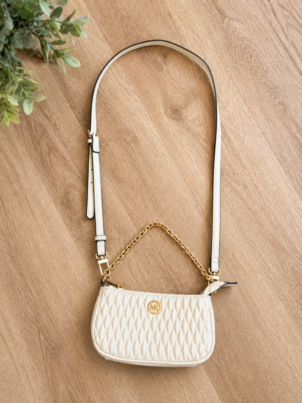 AK Anne Klein White Quilted Convertible Crossbody Shoulder Bag Gold Chain - Picture 4 of 4
